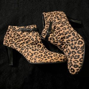 Aerosoles Cheetah Print Boots Size US 6